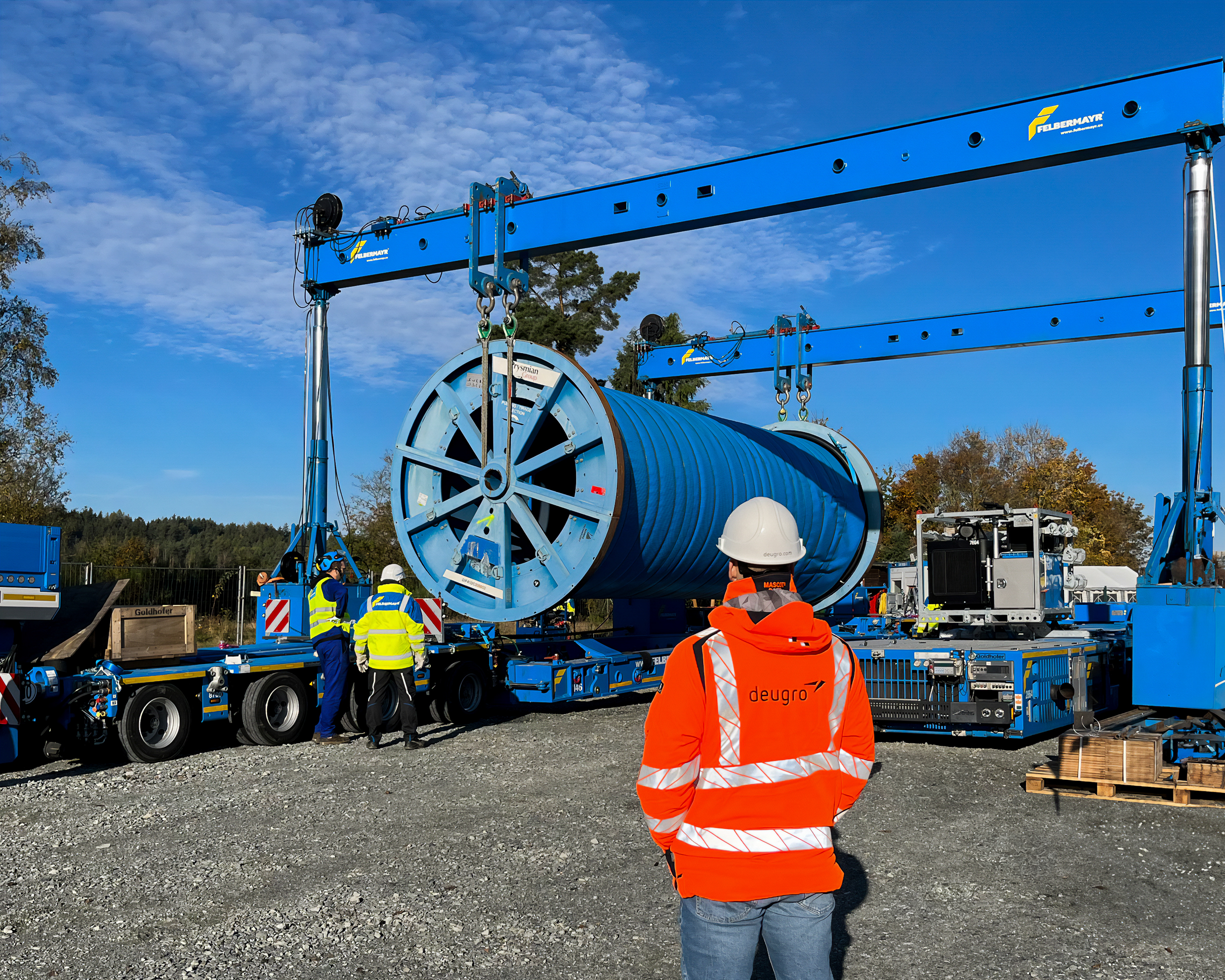 Cable drum reloading from a long to a short vehicle at one of the reloading locations_01.jpg